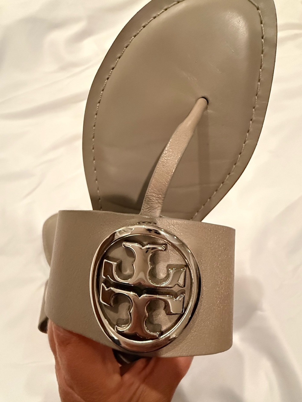 Tory Burch Taupe Leather Logo Thong Sandals with Silver Emblem - Picture 2 of 2